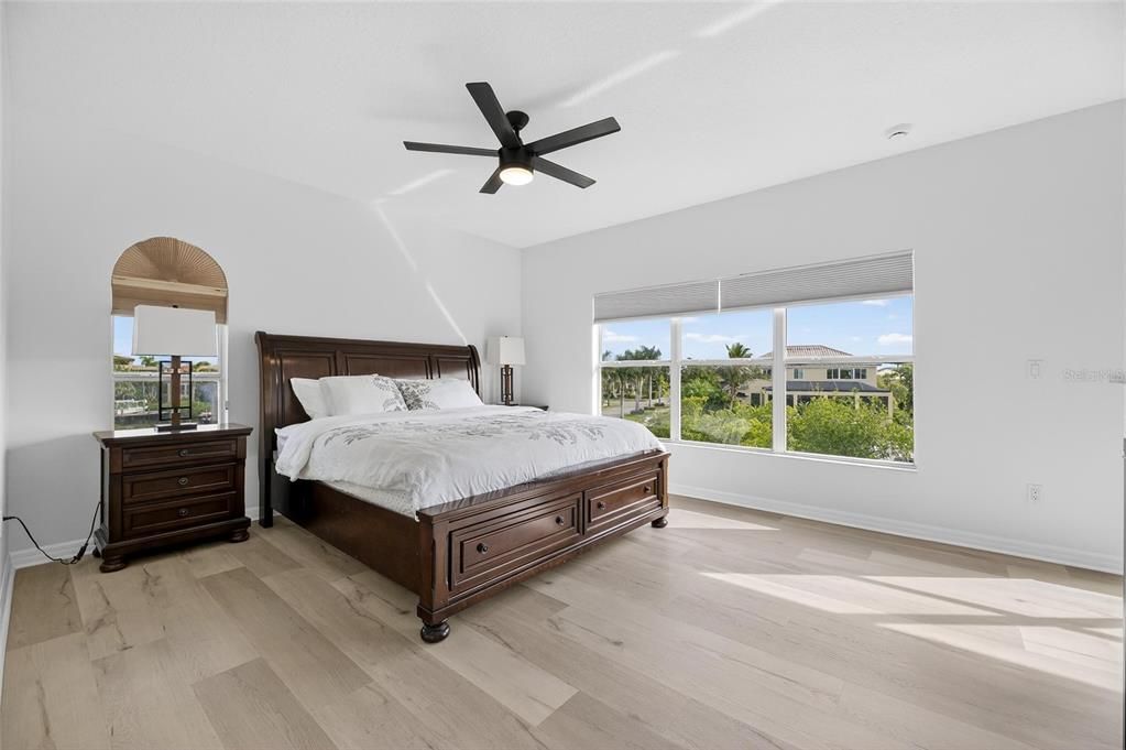 На продажу: $1,234,000 (5 спален, 3 ванн, 4013 Квадратных фут)