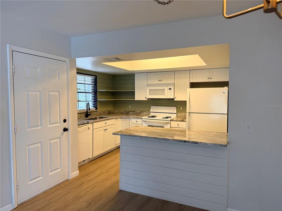 For Rent: $1,350 (2 beds, 2 baths, 943 Square Feet)