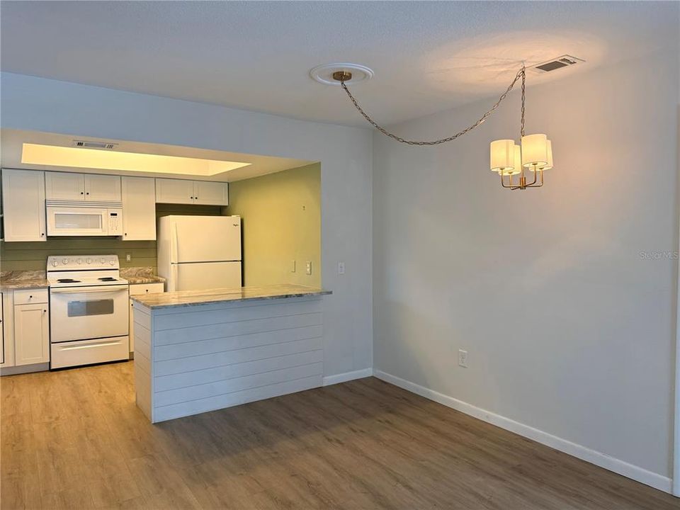 For Rent: $1,350 (2 beds, 2 baths, 943 Square Feet)