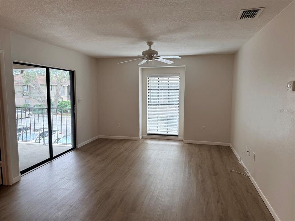 For Rent: $1,350 (2 beds, 2 baths, 943 Square Feet)