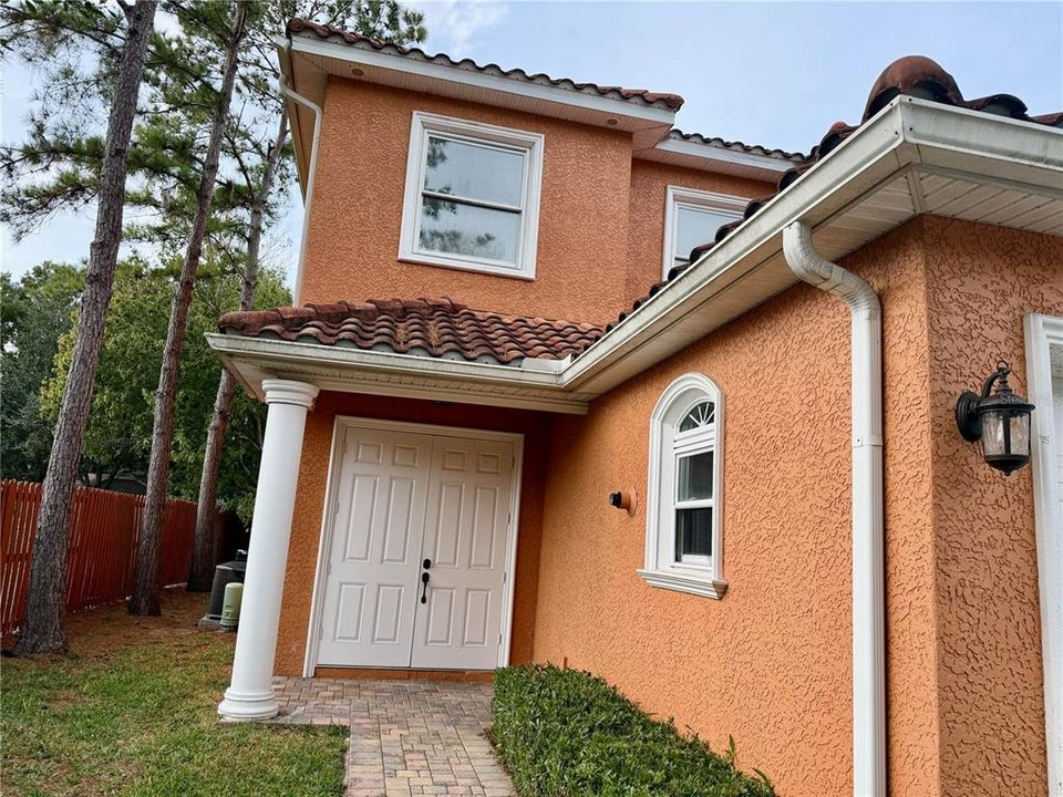 For Rent: $2,175 (3 beds, 2 baths, 1755 Square Feet)