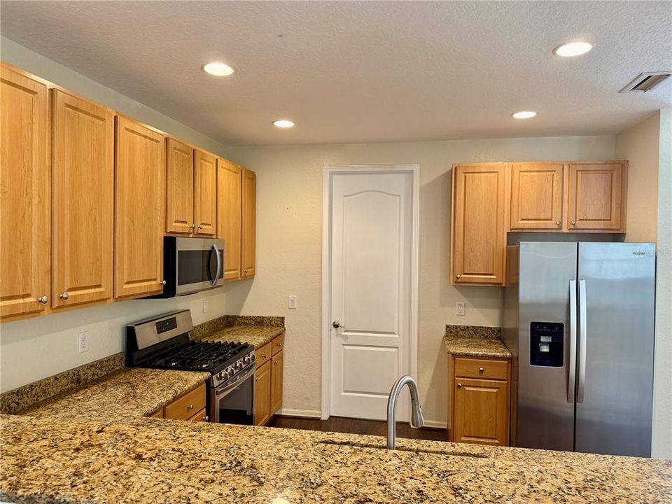 For Rent: $2,175 (3 beds, 2 baths, 1755 Square Feet)