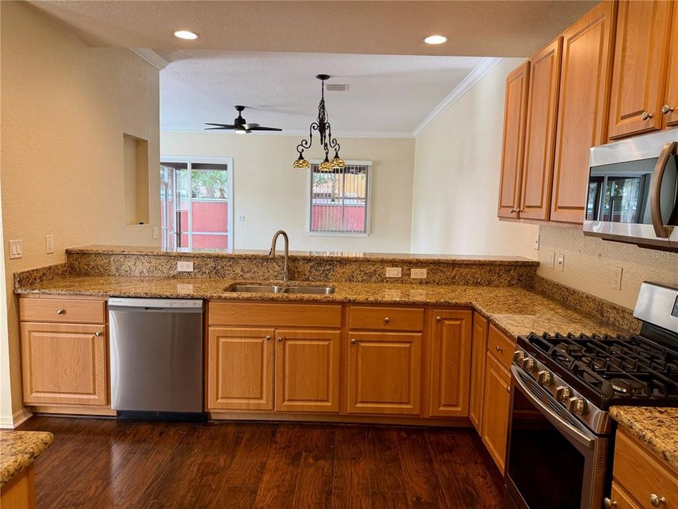 For Rent: $2,175 (3 beds, 2 baths, 1755 Square Feet)