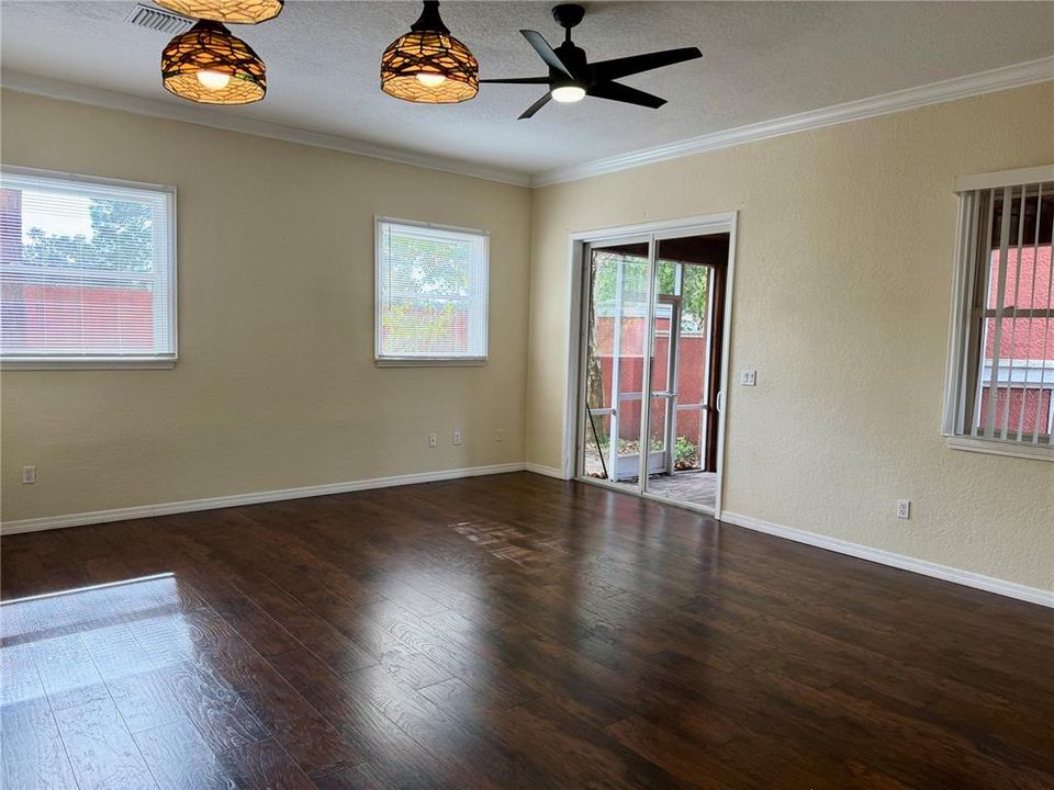 For Rent: $2,175 (3 beds, 2 baths, 1755 Square Feet)