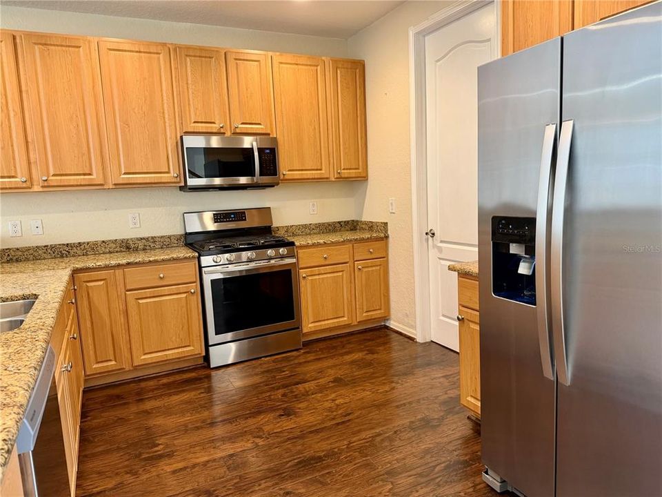 For Rent: $2,175 (3 beds, 2 baths, 1755 Square Feet)