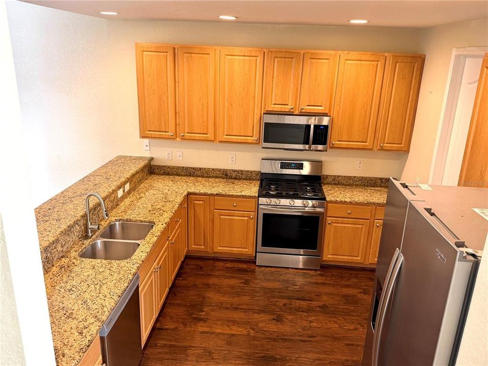 For Rent: $2,175 (3 beds, 2 baths, 1755 Square Feet)