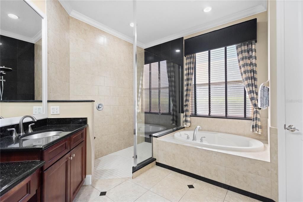 На продажу: $949,000 (5 спален, 4 ванн, 3934 Квадратных фут)