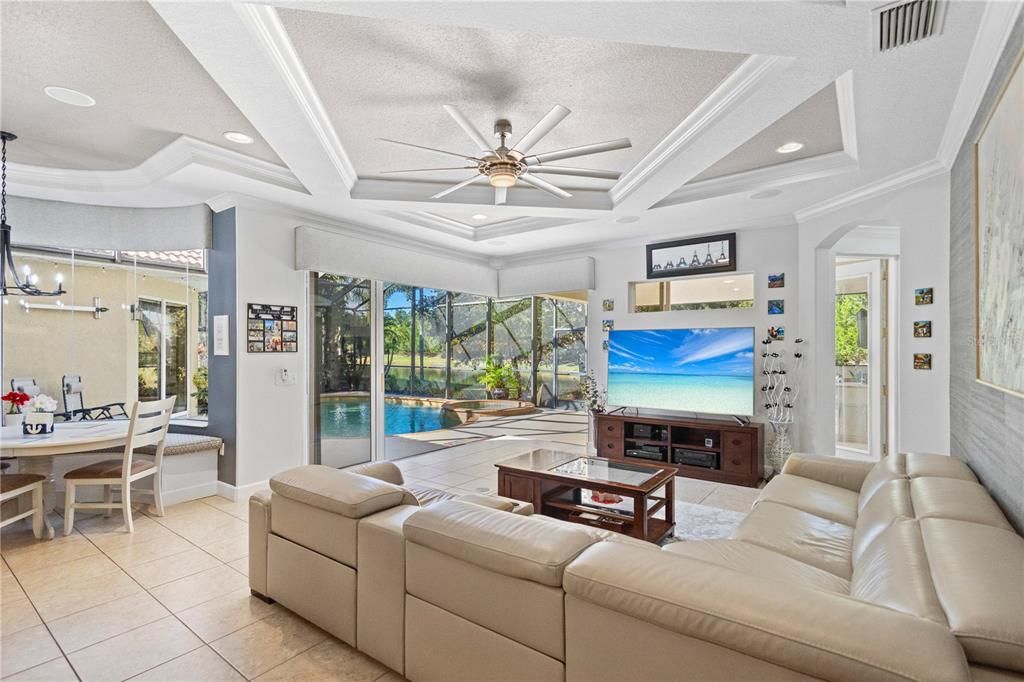 На продажу: $949,000 (5 спален, 4 ванн, 3934 Квадратных фут)