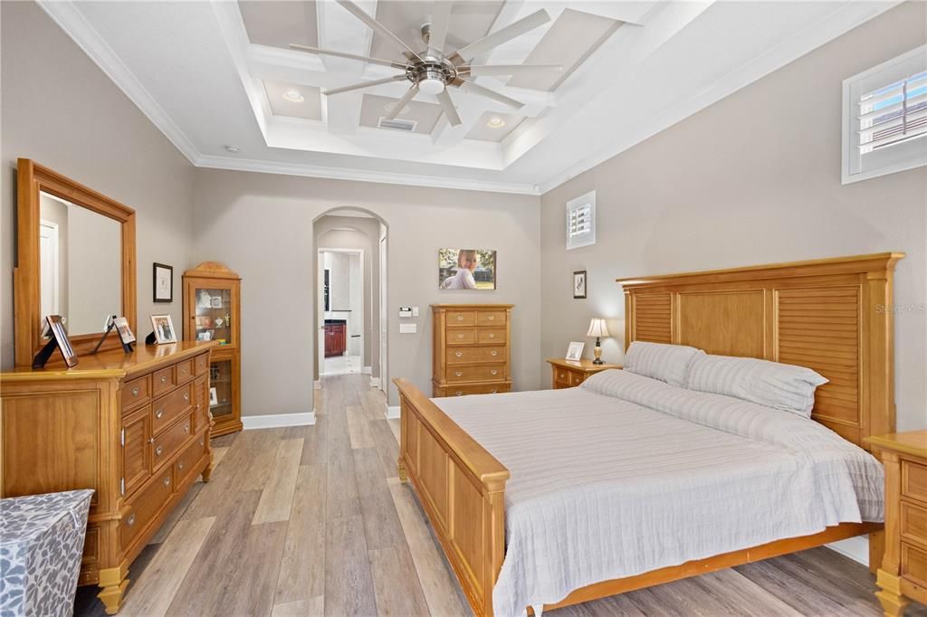 На продажу: $949,000 (5 спален, 4 ванн, 3934 Квадратных фут)