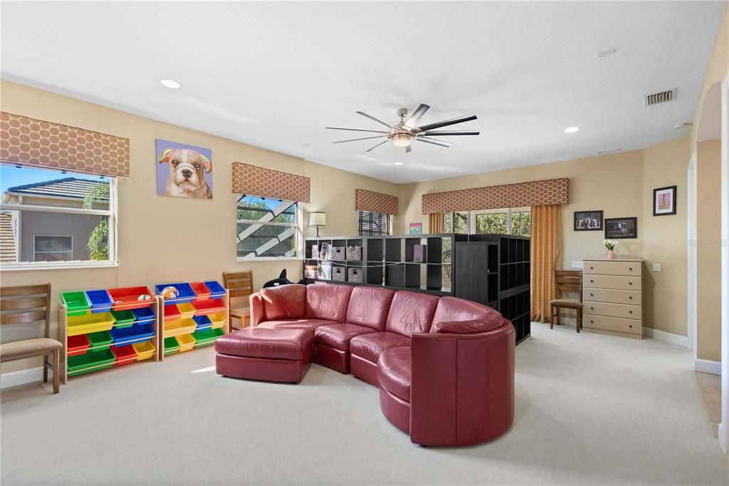 На продажу: $949,000 (5 спален, 4 ванн, 3934 Квадратных фут)