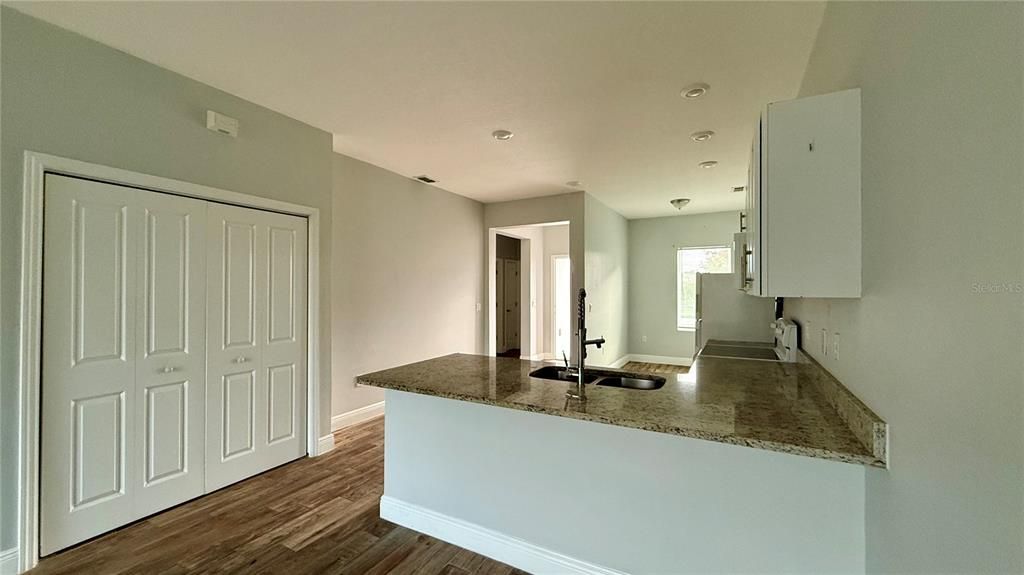 For Rent: $1,425 (3 beds, 2 baths, 1150 Square Feet)