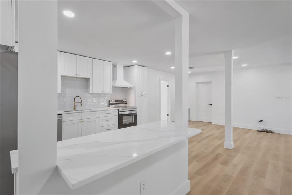 На продажу: $599,999 (4 спален, 3 ванн, 1392 Квадратных фут)