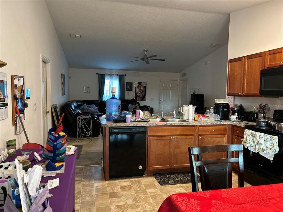 En Venta: $320,000 (3 camas, 2 baños, 1494 Pies cuadrados)