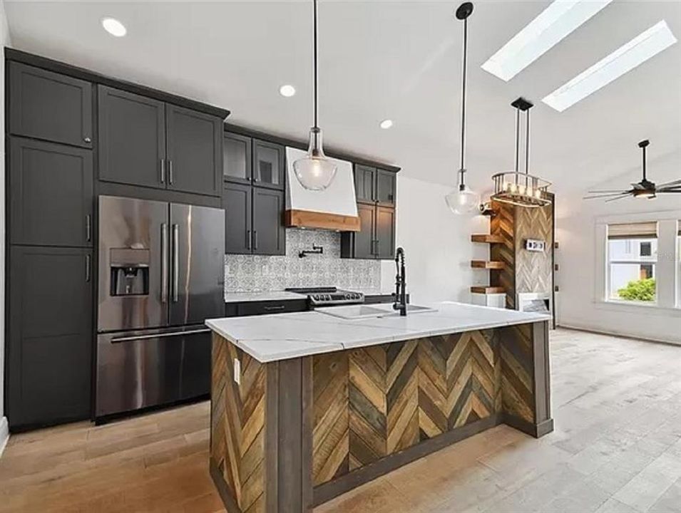 В аренду: $2,900 (2 спален, 2 ванн, 954 Квадратных фут)