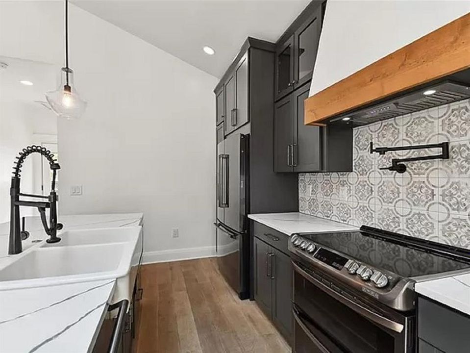 В аренду: $2,900 (2 спален, 2 ванн, 954 Квадратных фут)