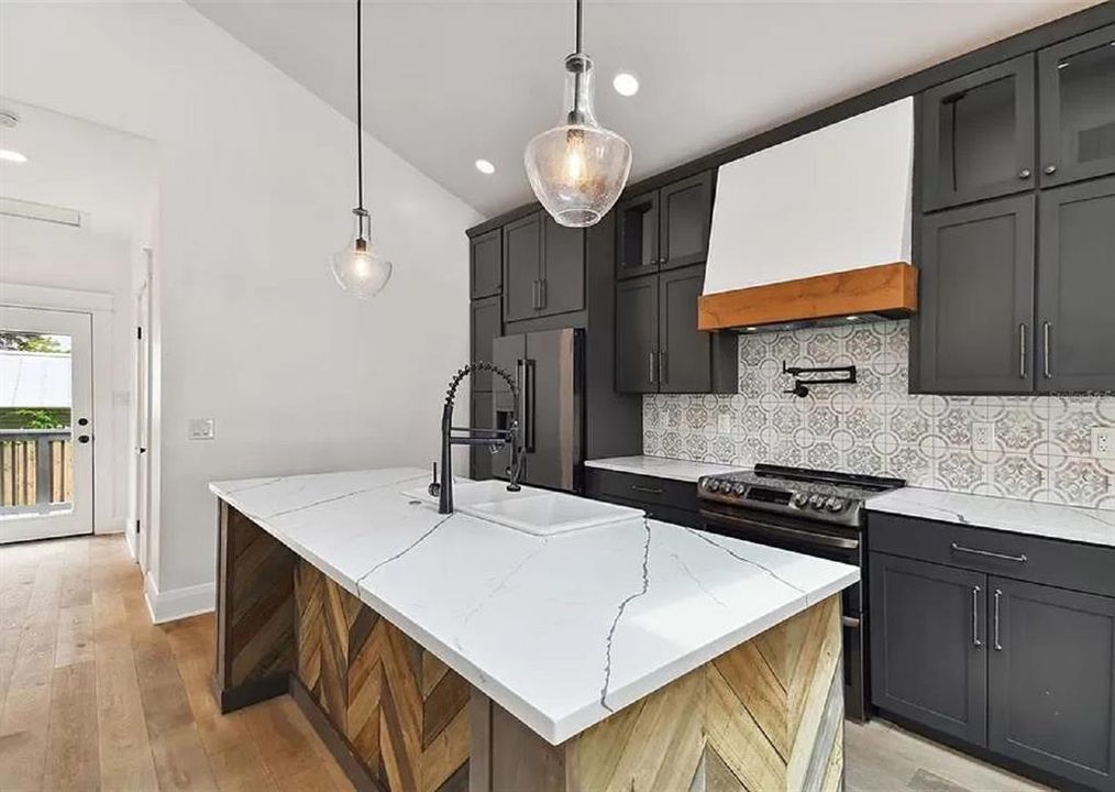 В аренду: $2,900 (2 спален, 2 ванн, 954 Квадратных фут)