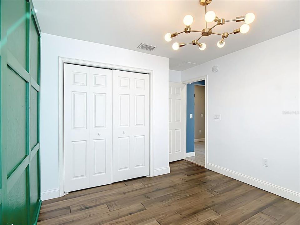 待售: $329,999 (4 贝兹, 2 浴室, 1707 平方英尺)