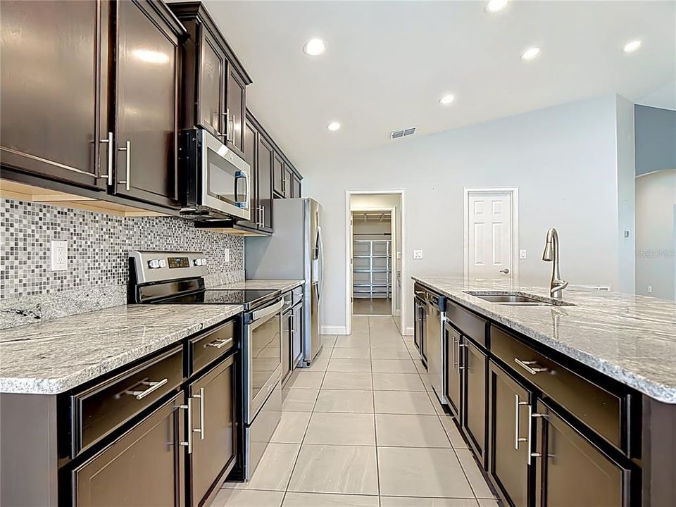 待售: $329,999 (4 贝兹, 2 浴室, 1707 平方英尺)