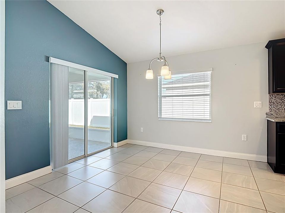 待售: $329,999 (4 贝兹, 2 浴室, 1707 平方英尺)