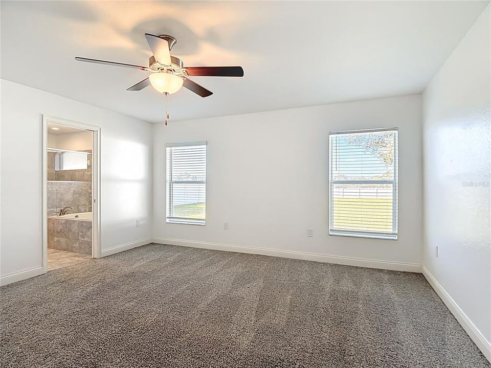 待售: $329,999 (4 贝兹, 2 浴室, 1707 平方英尺)