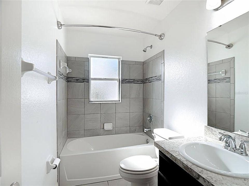 待售: $329,999 (4 贝兹, 2 浴室, 1707 平方英尺)