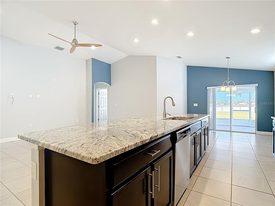 待售: $329,999 (4 贝兹, 2 浴室, 1707 平方英尺)