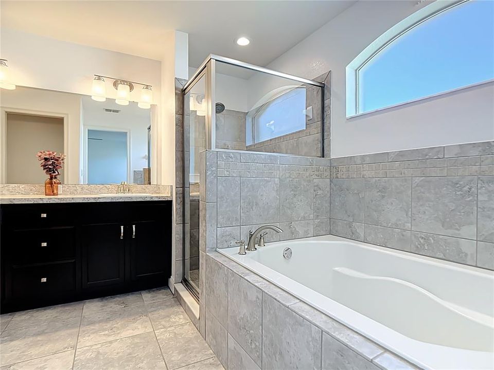 待售: $329,999 (4 贝兹, 2 浴室, 1707 平方英尺)