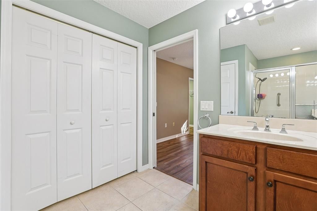 На продажу: $325,000 (2 спален, 2 ванн, 1524 Квадратных фут)