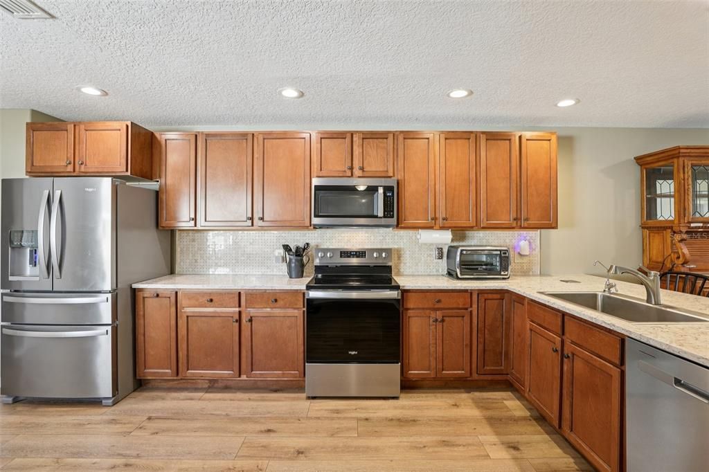 На продажу: $325,000 (2 спален, 2 ванн, 1524 Квадратных фут)