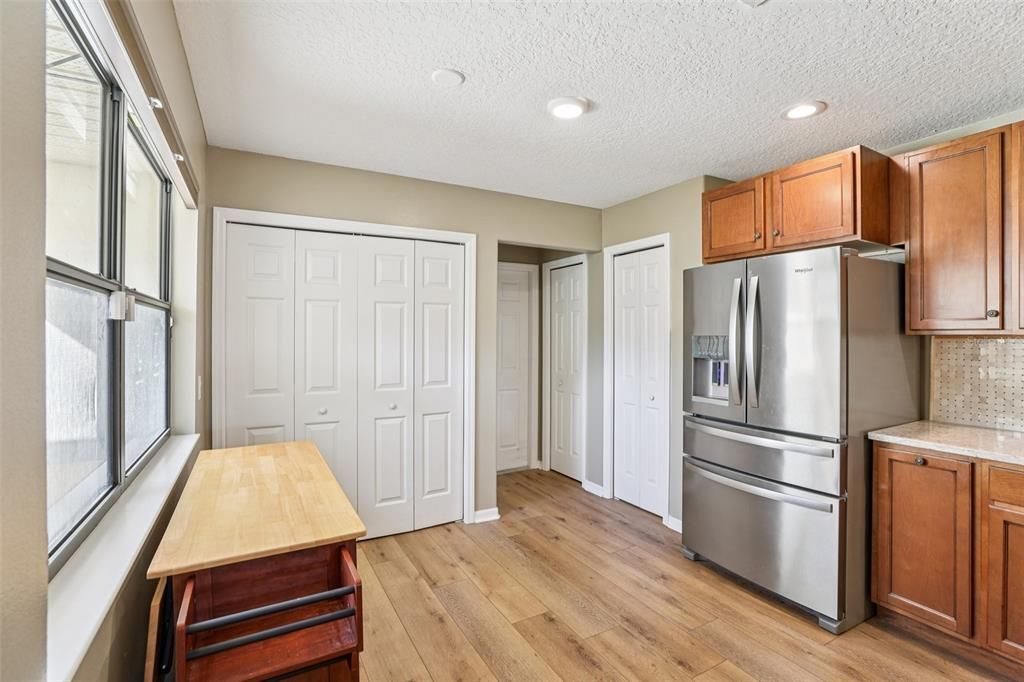 На продажу: $325,000 (2 спален, 2 ванн, 1524 Квадратных фут)