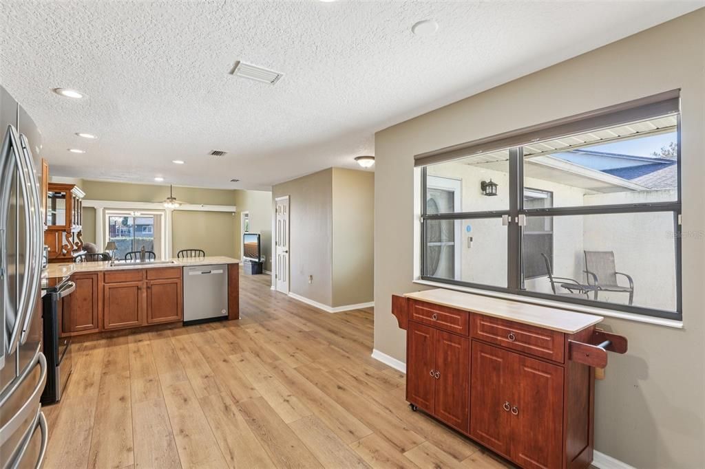 На продажу: $325,000 (2 спален, 2 ванн, 1524 Квадратных фут)