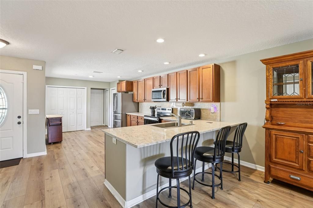 На продажу: $325,000 (2 спален, 2 ванн, 1524 Квадратных фут)