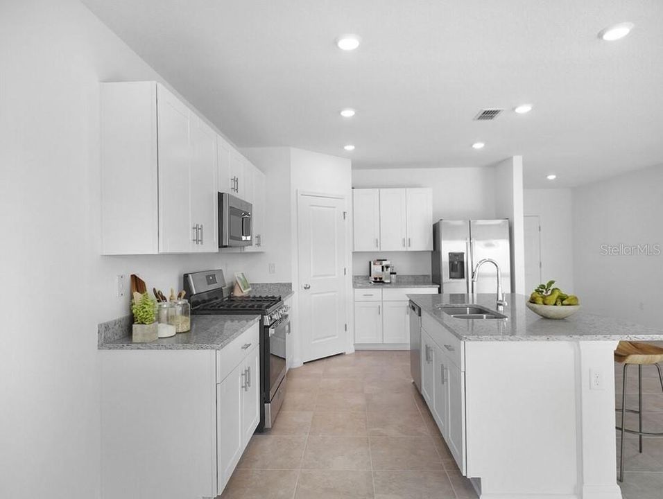 En Venta: $393,999 (5 camas, 3 baños, 2287 Pies cuadrados)