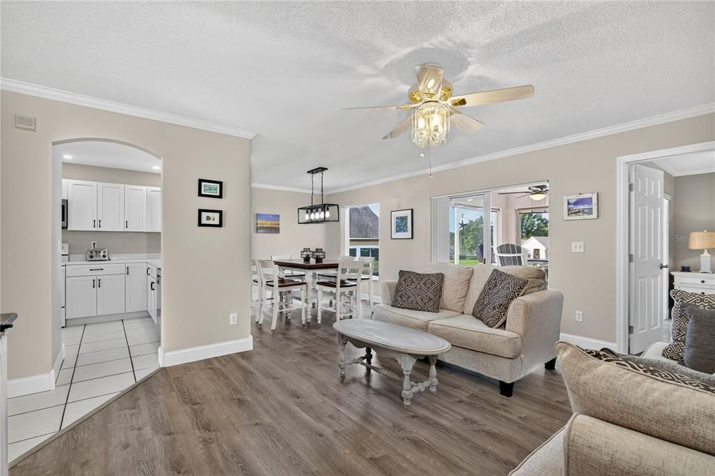 待售: $309,000 (2 贝兹, 2 浴室, 1334 平方英尺)