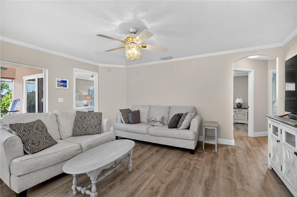 待售: $309,000 (2 贝兹, 2 浴室, 1334 平方英尺)