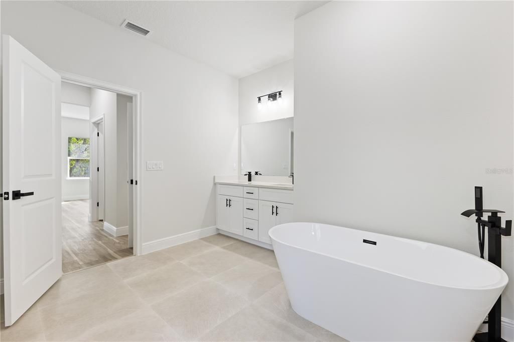 For Rent: $2,200 (4 beds, 3 baths, 1865 Square Feet)