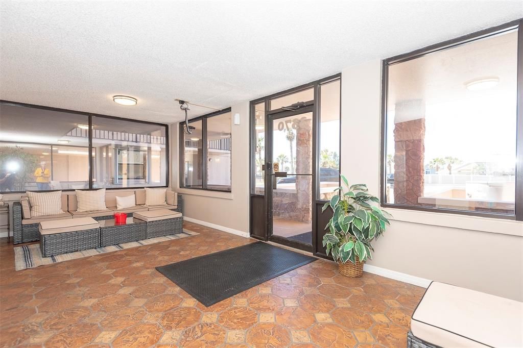 For Sale: $235,000 (2 beds, 2 baths, 1275 Square Feet)