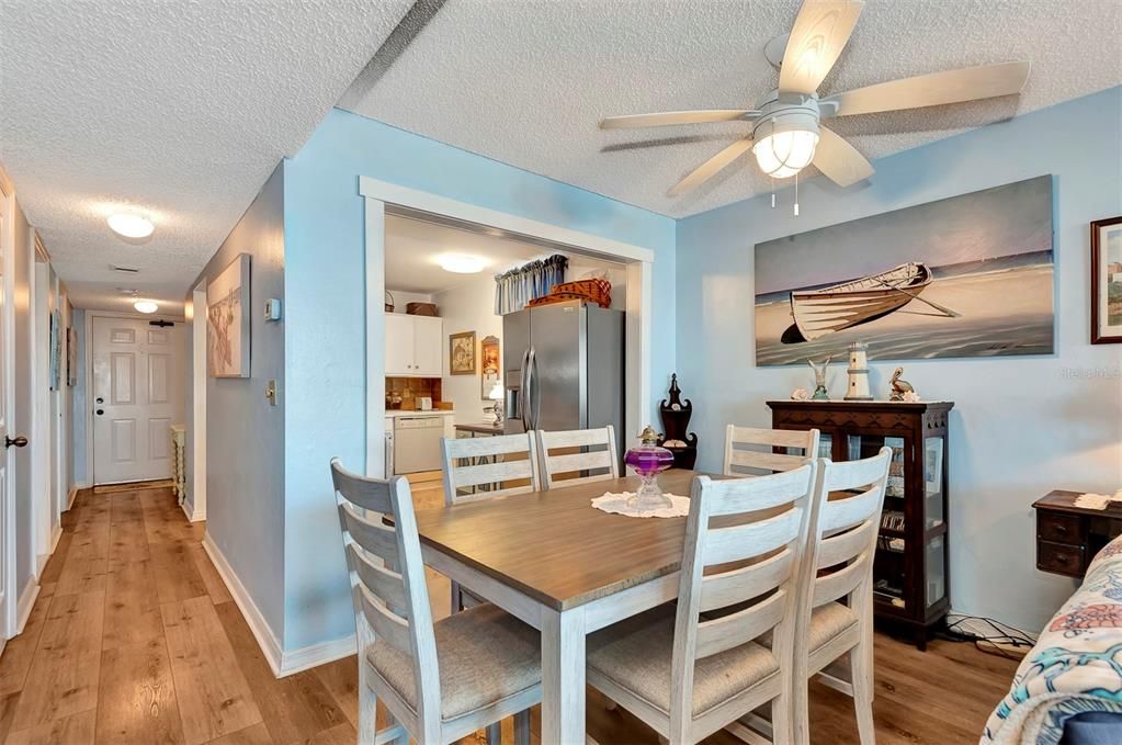 For Sale: $235,000 (2 beds, 2 baths, 1275 Square Feet)