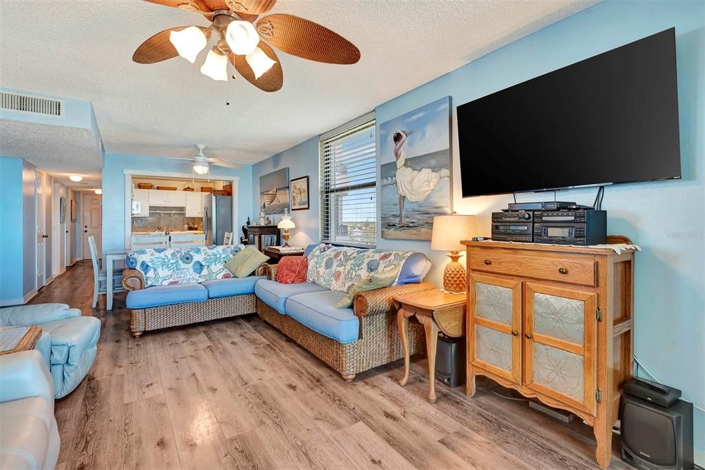 For Sale: $235,000 (2 beds, 2 baths, 1275 Square Feet)