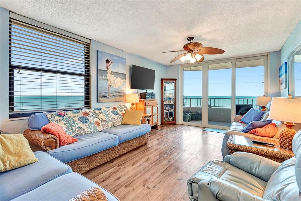 For Sale: $235,000 (2 beds, 2 baths, 1275 Square Feet)