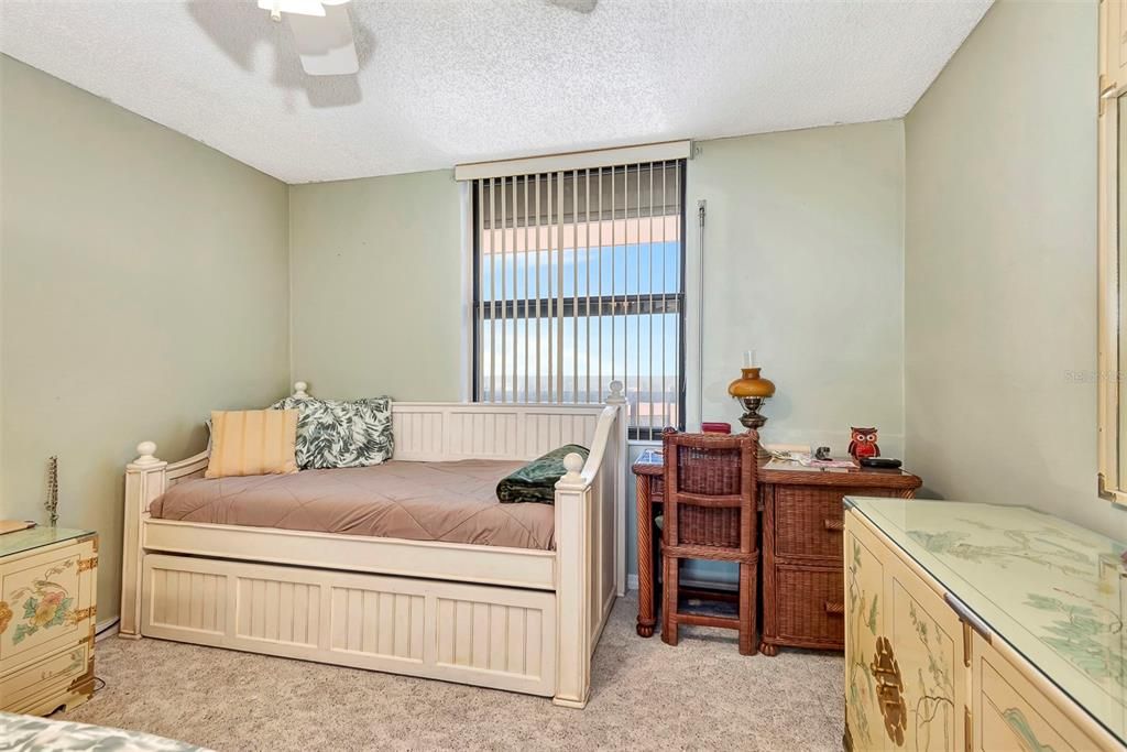 For Sale: $235,000 (2 beds, 2 baths, 1275 Square Feet)