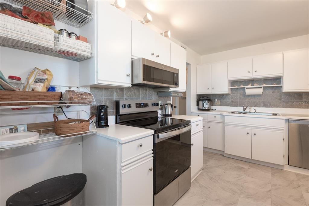 For Sale: $235,000 (2 beds, 2 baths, 1275 Square Feet)