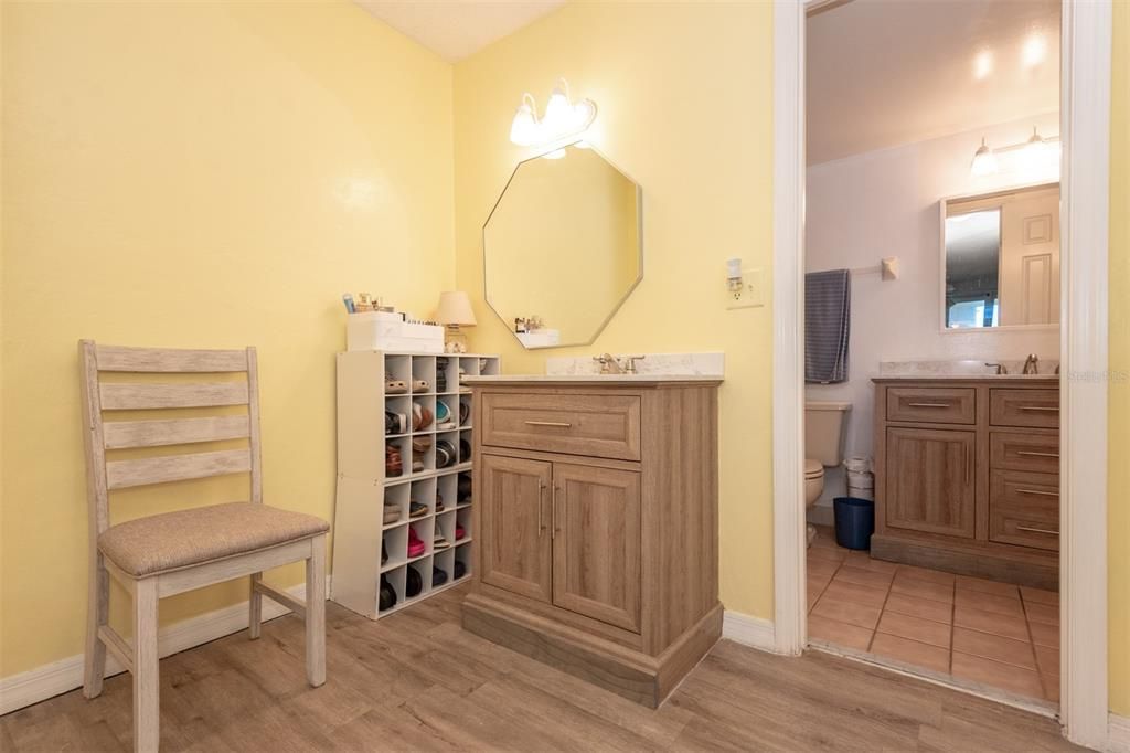 For Sale: $235,000 (2 beds, 2 baths, 1275 Square Feet)