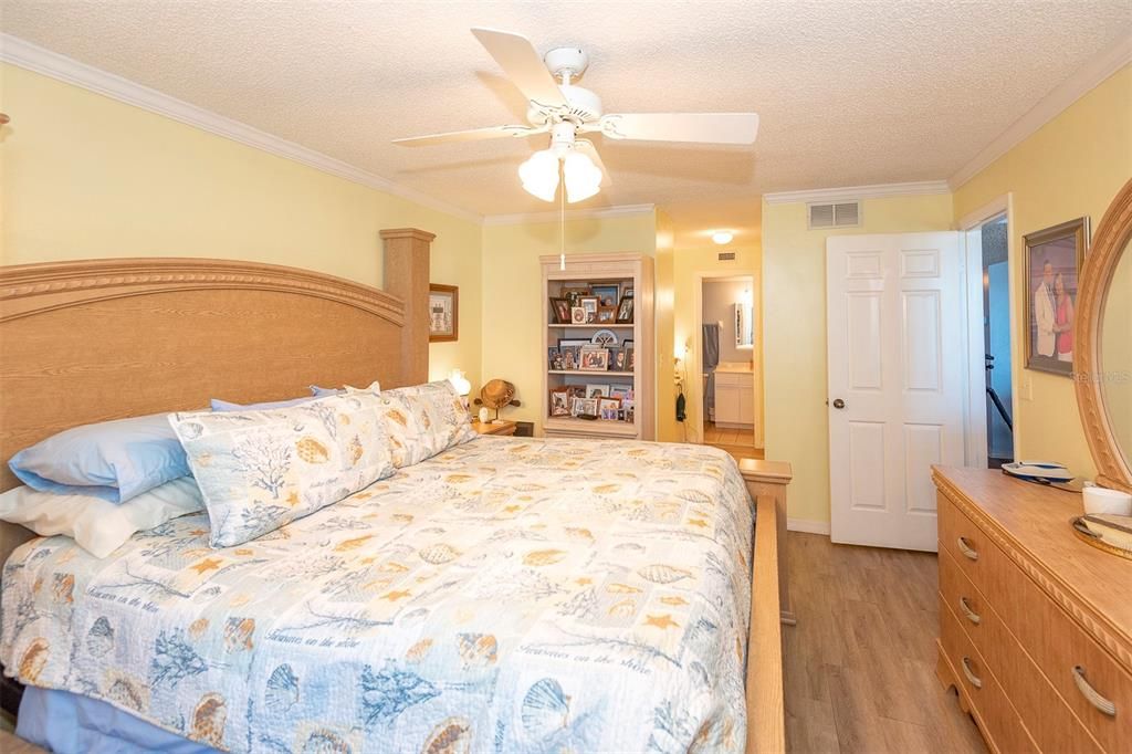 For Sale: $235,000 (2 beds, 2 baths, 1275 Square Feet)