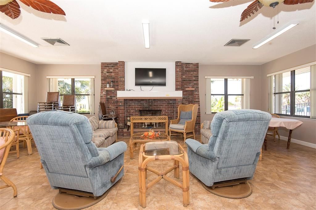 For Sale: $235,000 (2 beds, 2 baths, 1275 Square Feet)