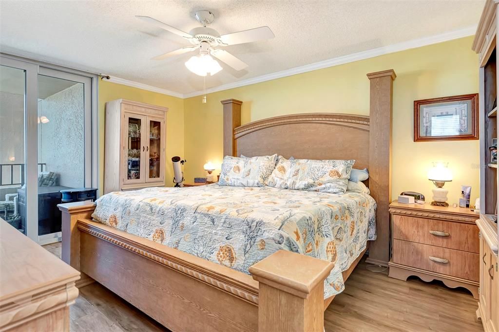 For Sale: $235,000 (2 beds, 2 baths, 1275 Square Feet)