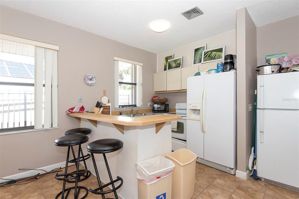 For Sale: $235,000 (2 beds, 2 baths, 1275 Square Feet)