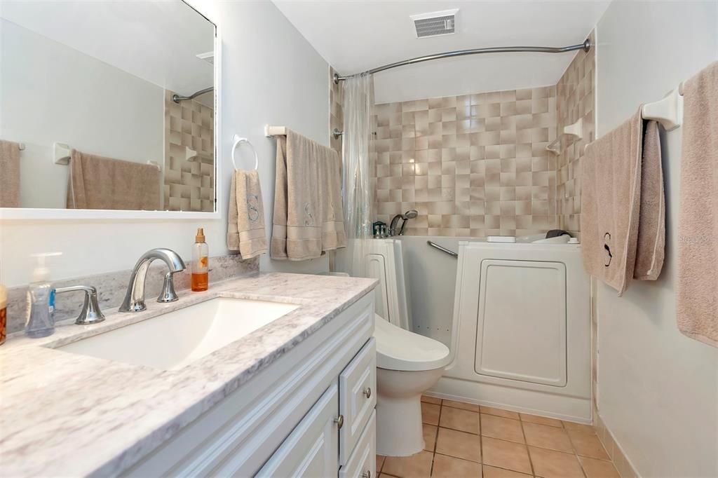 For Sale: $235,000 (2 beds, 2 baths, 1275 Square Feet)