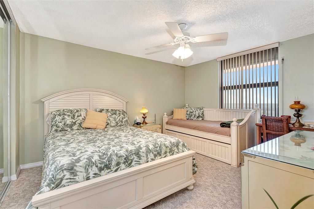 For Sale: $235,000 (2 beds, 2 baths, 1275 Square Feet)