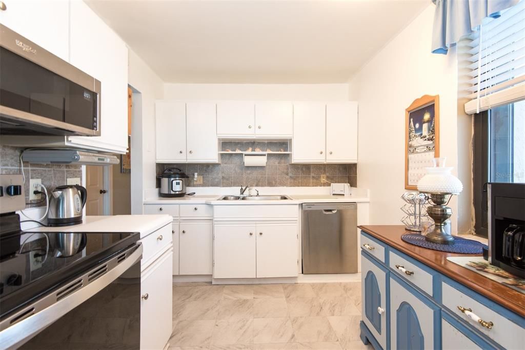 For Sale: $235,000 (2 beds, 2 baths, 1275 Square Feet)